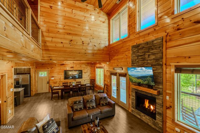 1116 Greenbriar Village Lane, Gatlinburg, TN 37738