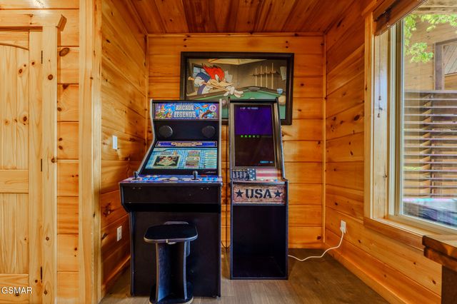 1116 Greenbriar Village Lane, Gatlinburg, TN 37738