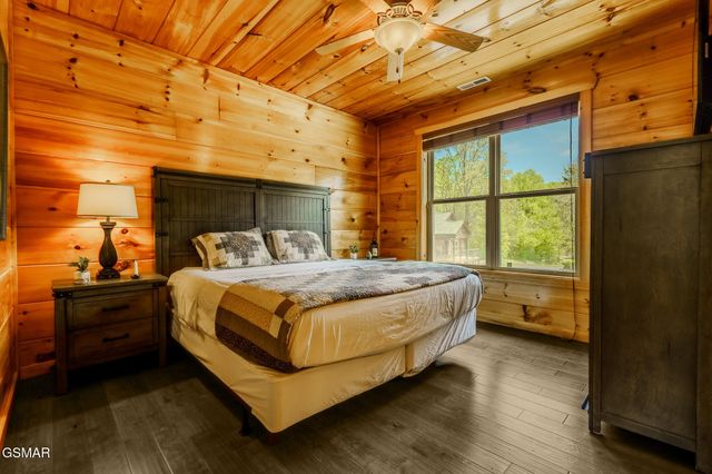 1116 Greenbriar Village Lane, Gatlinburg, TN 37738