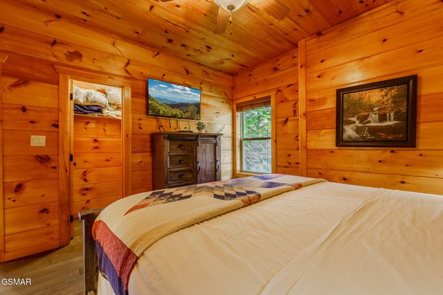 1116 Greenbriar Village Lane, Gatlinburg, TN 37738