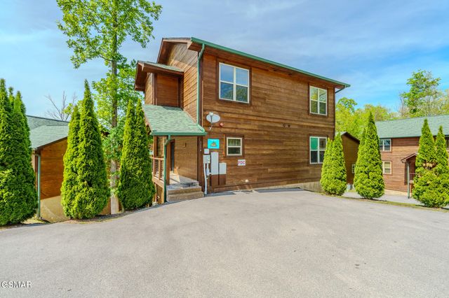 1116 Greenbriar Village Lane, Gatlinburg, TN 37738