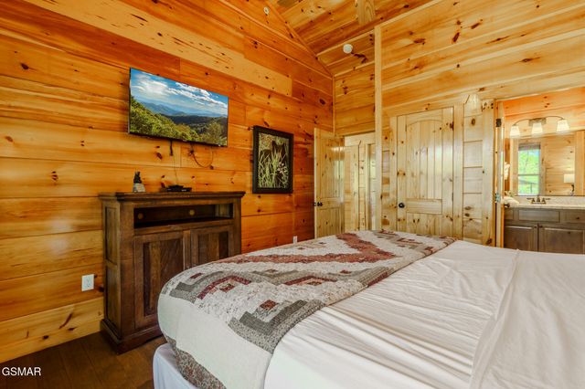 1116 Greenbriar Village Lane, Gatlinburg, TN 37738