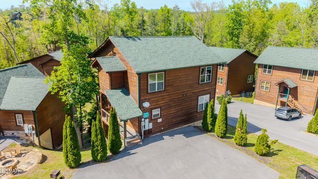 1116 Greenbriar Village Lane, Gatlinburg, TN 37738