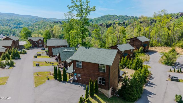 1116 Greenbriar Village Lane, Gatlinburg, TN 37738