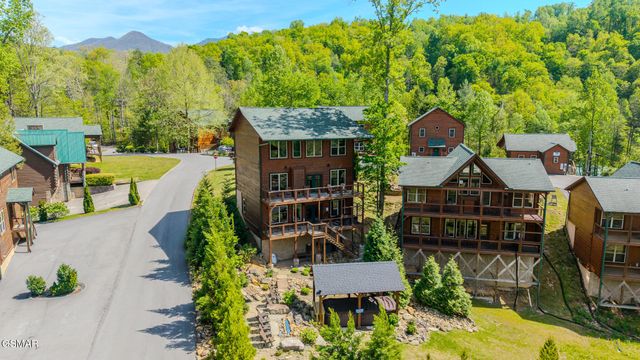 1116 Greenbriar Village Lane, Gatlinburg, TN 37738