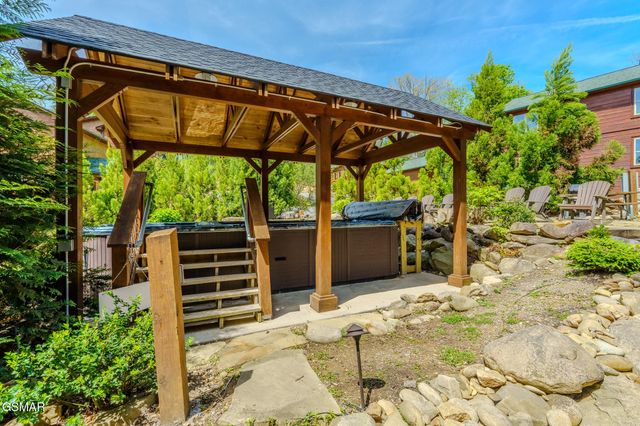 1116 Greenbriar Village Lane, Gatlinburg, TN 37738