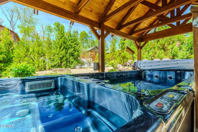 1116 Greenbriar Village Lane, Gatlinburg, TN 37738