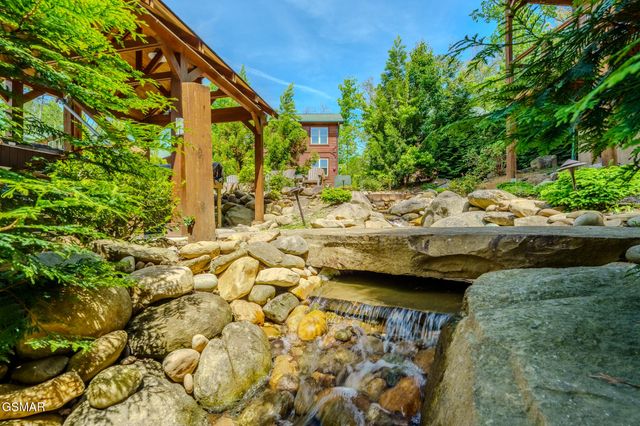 1116 Greenbriar Village Lane, Gatlinburg, TN 37738