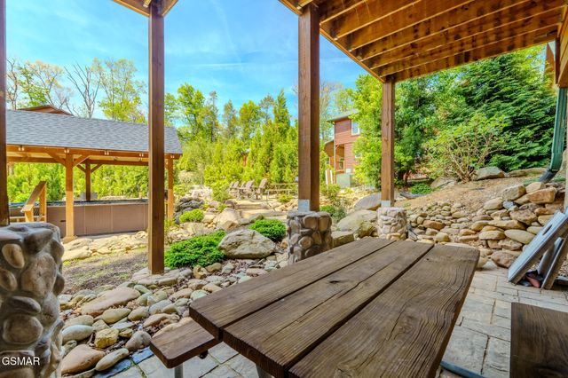 1116 Greenbriar Village Lane, Gatlinburg, TN 37738