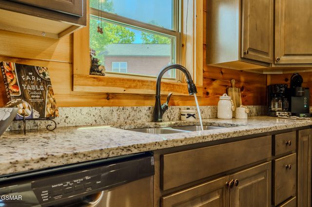1116 Greenbriar Village Lane, Gatlinburg, TN 37738