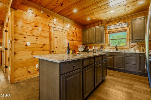 1116 Greenbriar Village Lane, Gatlinburg, TN 37738