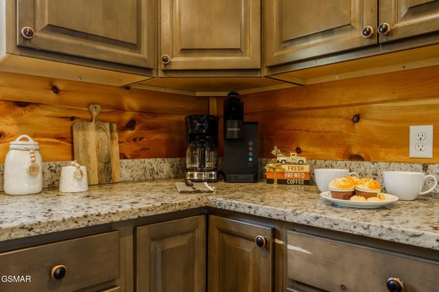 1116 Greenbriar Village Lane, Gatlinburg, TN 37738