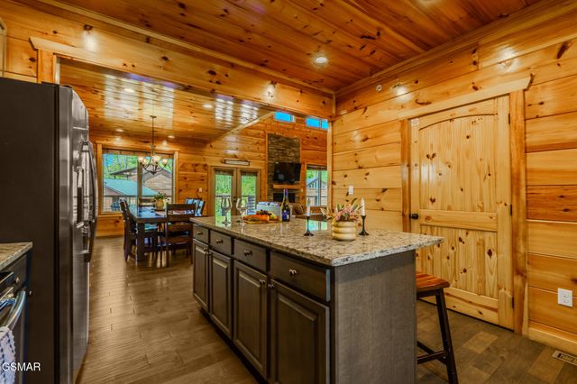 1116 Greenbriar Village Lane, Gatlinburg, TN 37738