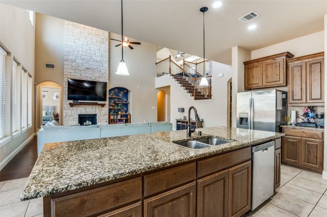 6815 Sunshade Lane, Dallas, TX 75236