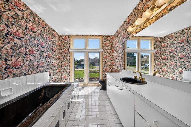 40219 Denbigh Drive, Sterling Heights, MI 48310