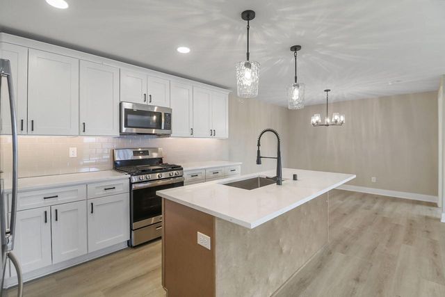 9200 66th AVENUE #124, Pleasant Prairie, WI 53158