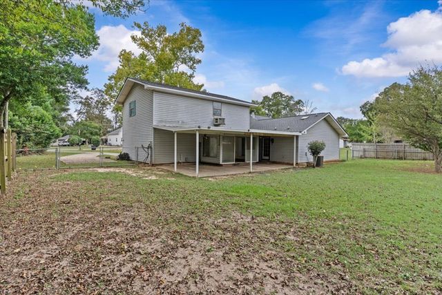 228 Broad, Headland, AL 36345