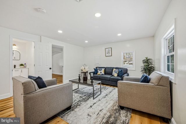 4 LOWER GREENBRIAR RD, Wilmington, DE 19810