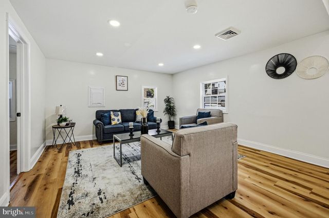 4 LOWER GREENBRIAR RD, Wilmington, DE 19810