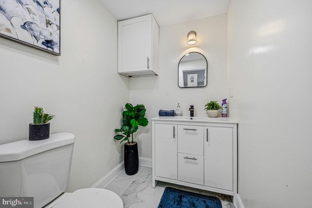 4 LOWER GREENBRIAR RD, Wilmington, DE 19810