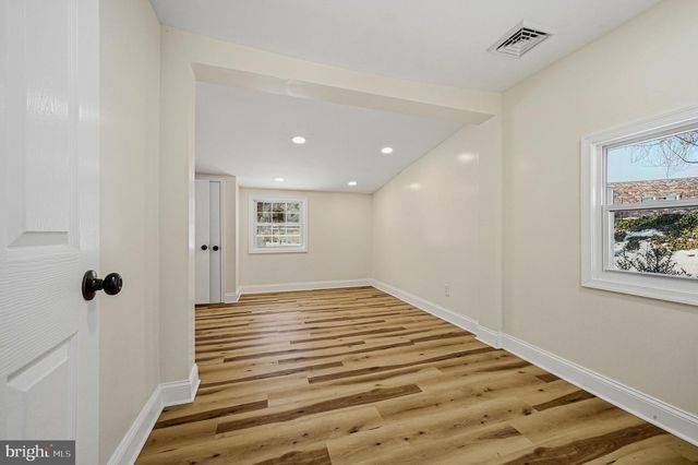 4 LOWER GREENBRIAR RD, Wilmington, DE 19810