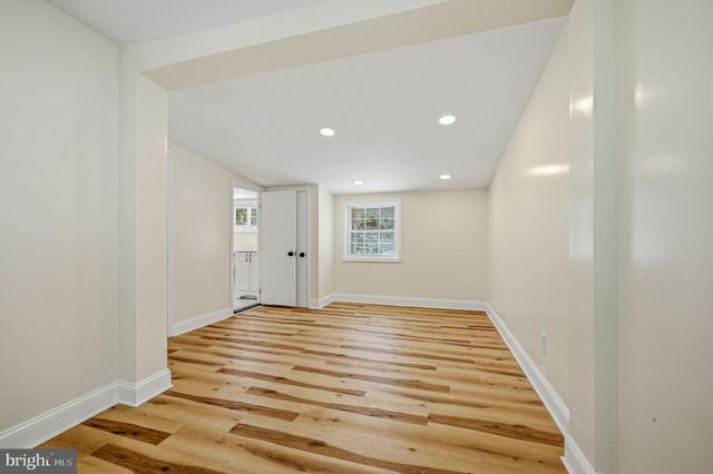 4 LOWER GREENBRIAR RD, Wilmington, DE 19810