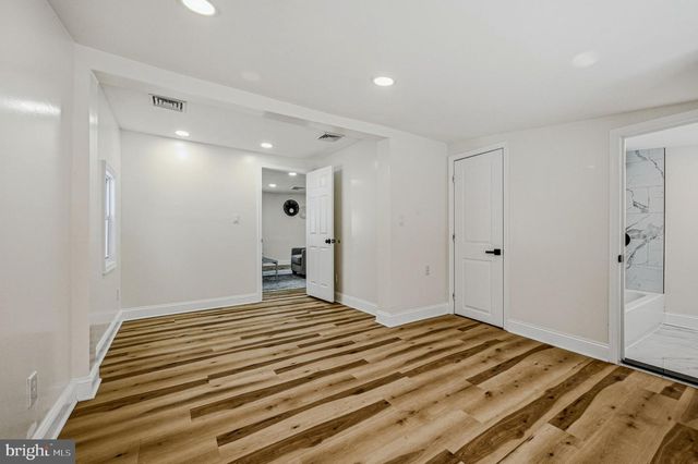 4 LOWER GREENBRIAR RD, Wilmington, DE 19810