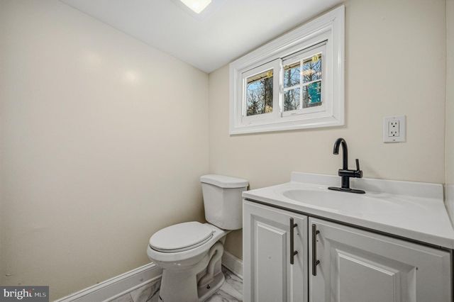 4 LOWER GREENBRIAR RD, Wilmington, DE 19810