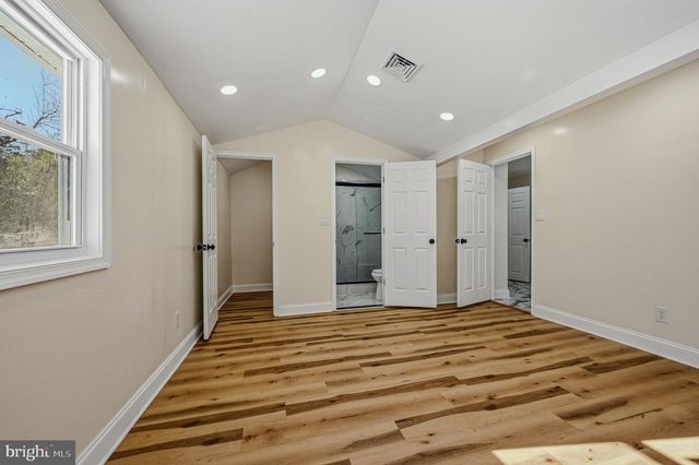 4 LOWER GREENBRIAR RD, Wilmington, DE 19810