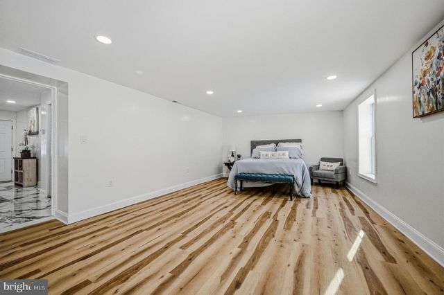 4 LOWER GREENBRIAR RD, Wilmington, DE 19810