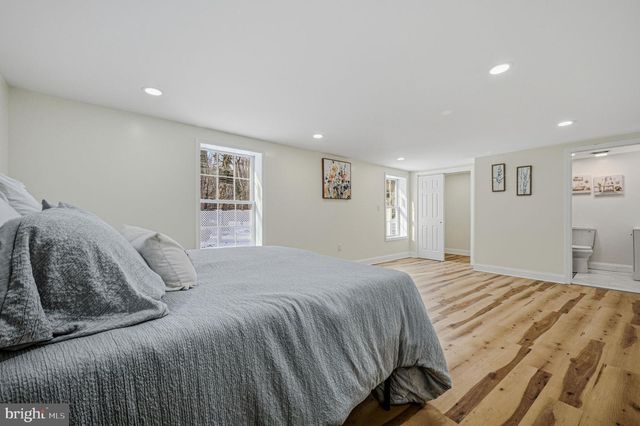 4 LOWER GREENBRIAR RD, Wilmington, DE 19810