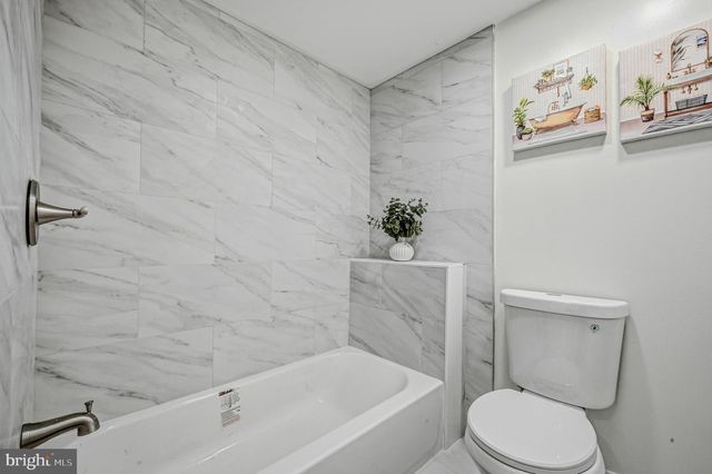 4 LOWER GREENBRIAR RD, Wilmington, DE 19810