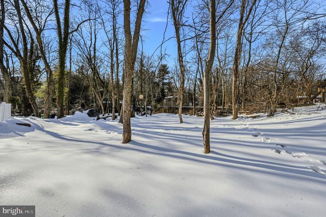 4 LOWER GREENBRIAR RD, Wilmington, DE 19810