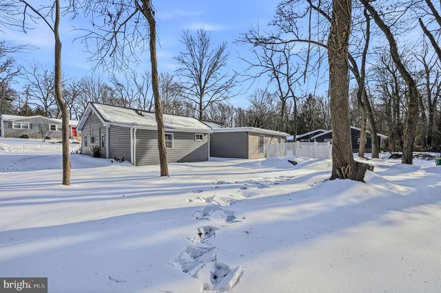 4 LOWER GREENBRIAR RD, Wilmington, DE 19810