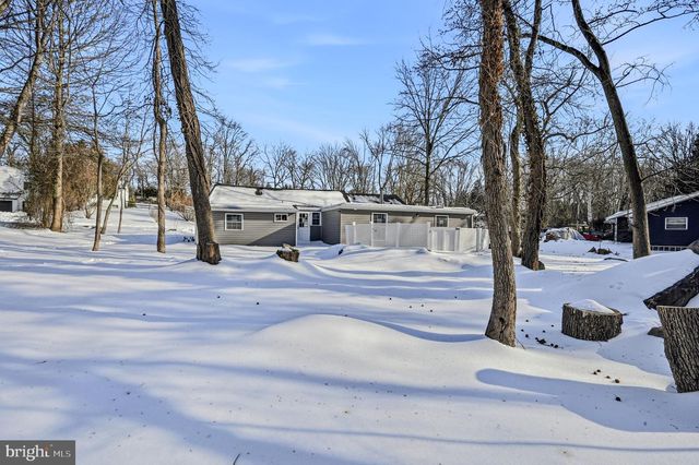 4 LOWER GREENBRIAR RD, Wilmington, DE 19810