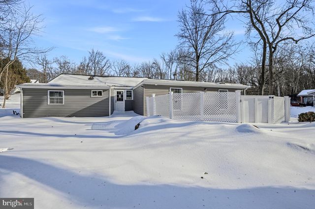 4 LOWER GREENBRIAR RD, Wilmington, DE 19810