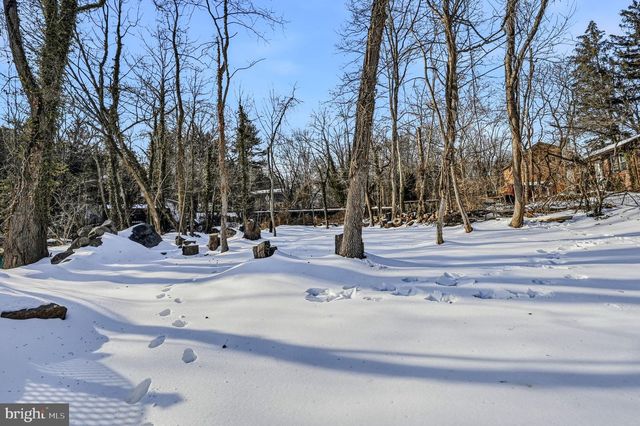 4 LOWER GREENBRIAR RD, Wilmington, DE 19810