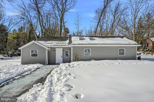 4 LOWER GREENBRIAR RD, Wilmington, DE 19810