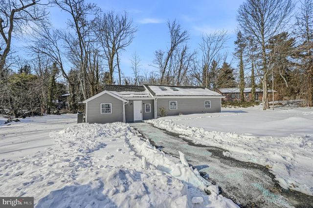 4 LOWER GREENBRIAR RD, Wilmington, DE 19810