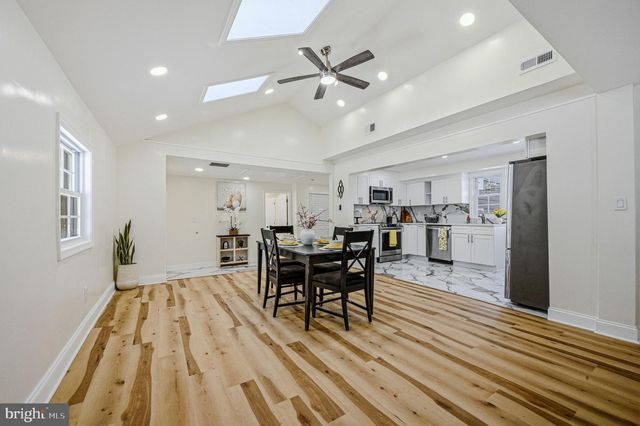 4 LOWER GREENBRIAR RD, Wilmington, DE 19810