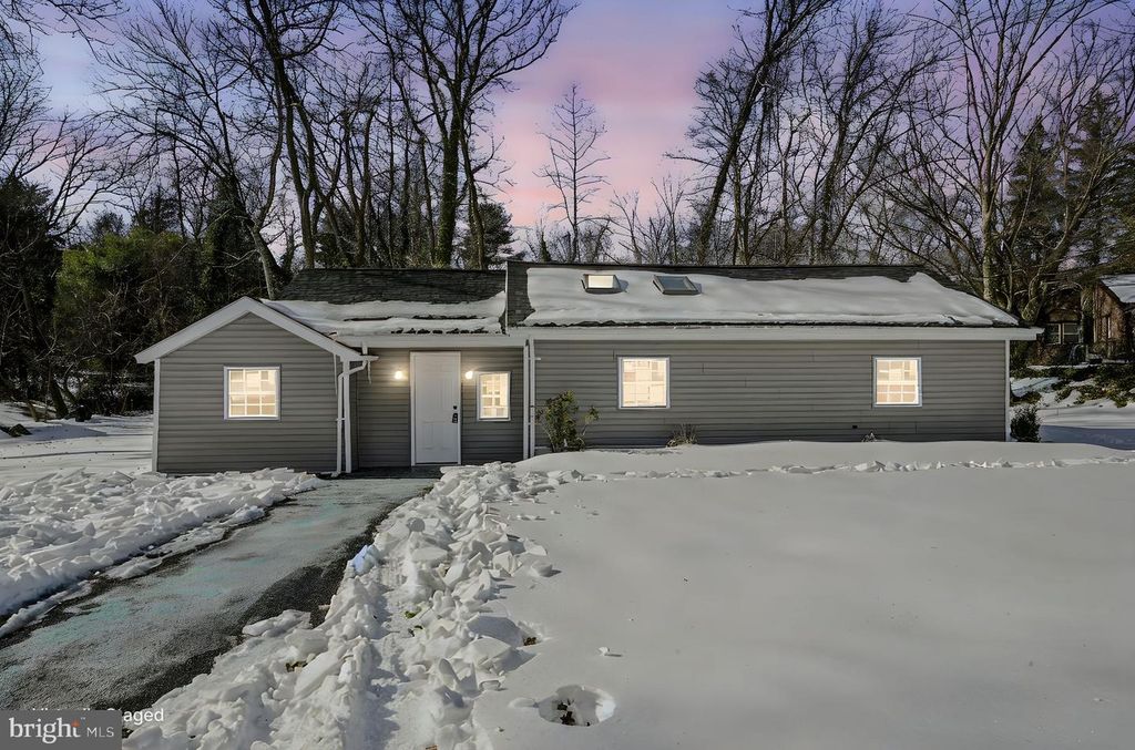 4 LOWER GREENBRIAR RD, Wilmington, DE 19810