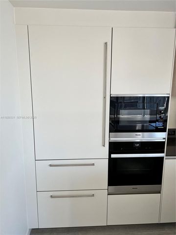 1000 Brickell Plz 4009, Miami, FL 33131