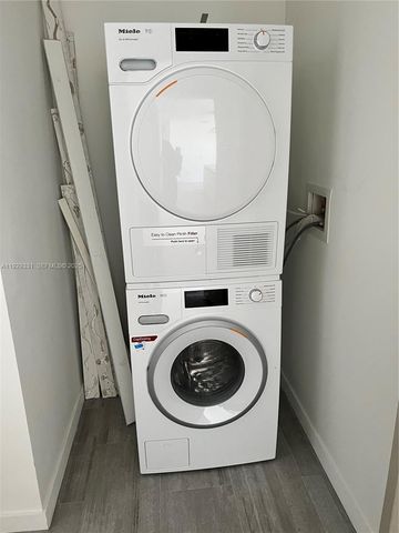 1000 Brickell Plz 4009, Miami, FL 33131