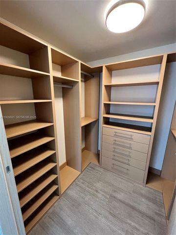 1000 Brickell Plz 4009, Miami, FL 33131