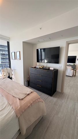 1000 Brickell Plz 4009, Miami, FL 33131