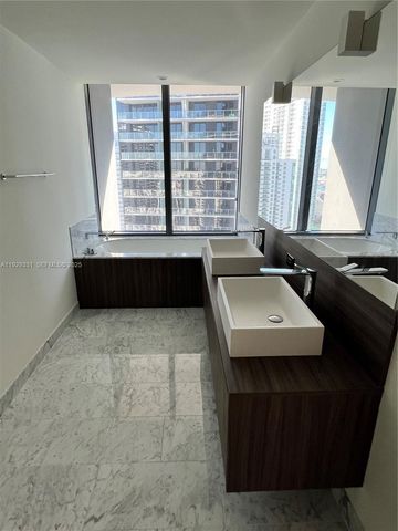 1000 Brickell Plz 4009, Miami, FL 33131