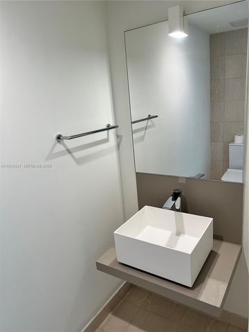 1000 Brickell Plz 4009, Miami, FL 33131