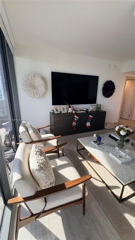 1000 Brickell Plz 4009, Miami, FL 33131