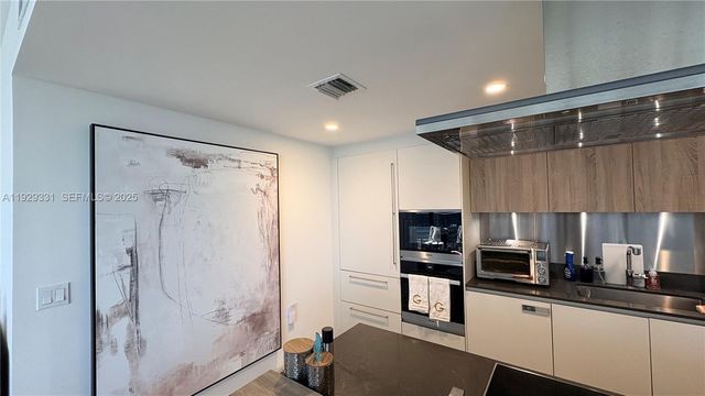 1000 Brickell Plz 4009, Miami, FL 33131