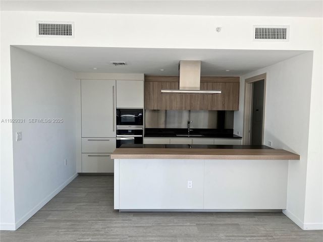 1000 Brickell Plz 4009, Miami, FL 33131